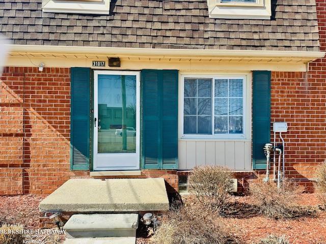 31017 Hoover Road Warren, MI 48093 - Photo 2 of 21 50168360-3a6ba3db-30fb-4f74-ac8e-cef316d565f2.JPG