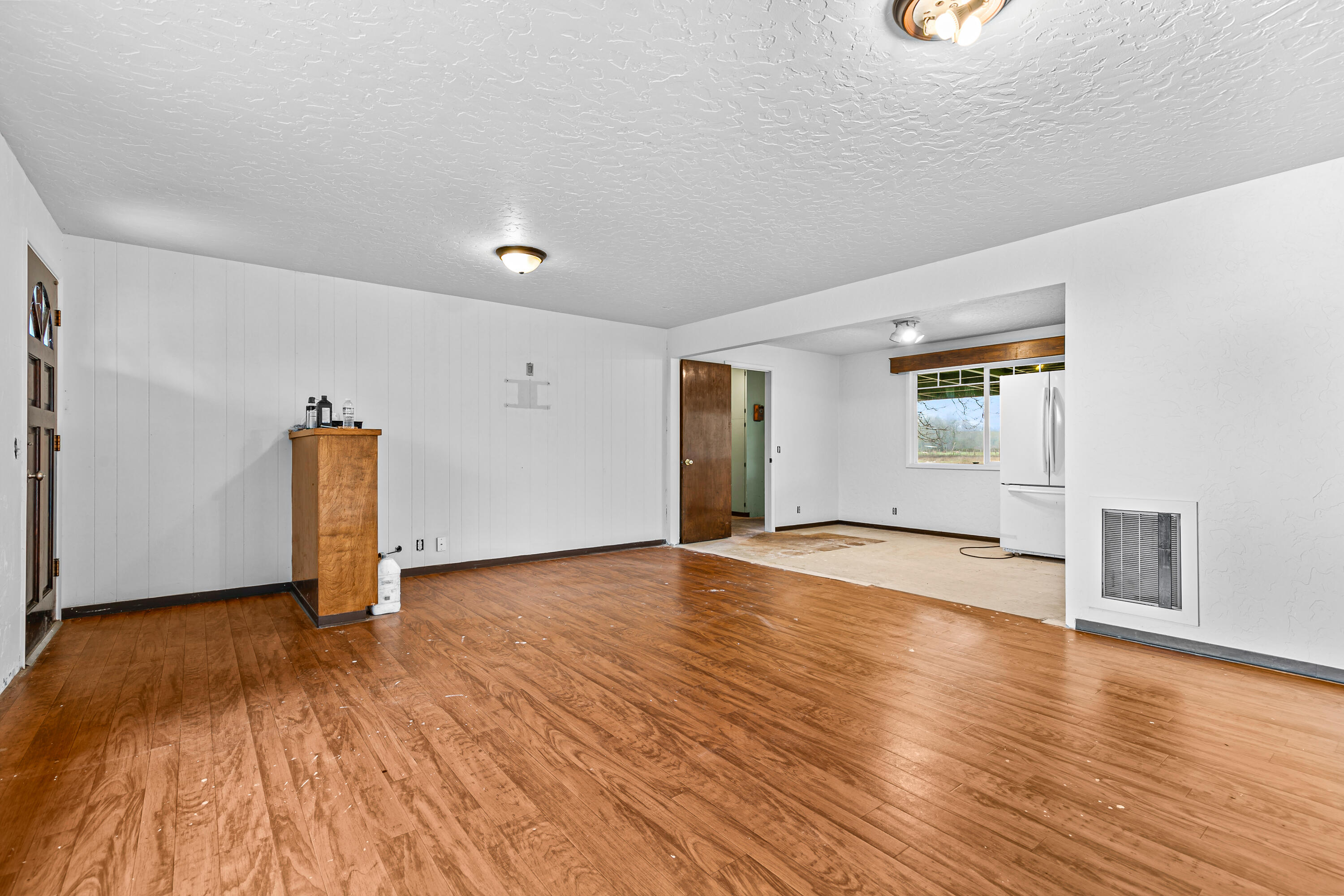 100 Minthorne Road Rogue River, OR 97537 - Photo 27 of 40 Living Room