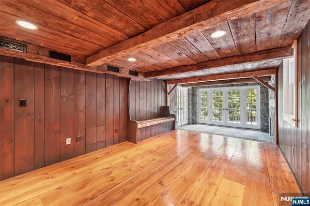 $1,895,000 | 755 West Saddle River Road, Ho-Ho-Kus, NJ 07423