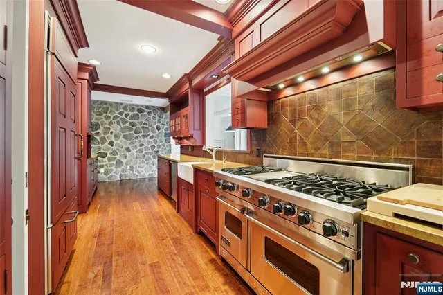 $1,895,000 | 755 West Saddle River Road, Ho-Ho-Kus, NJ 07423