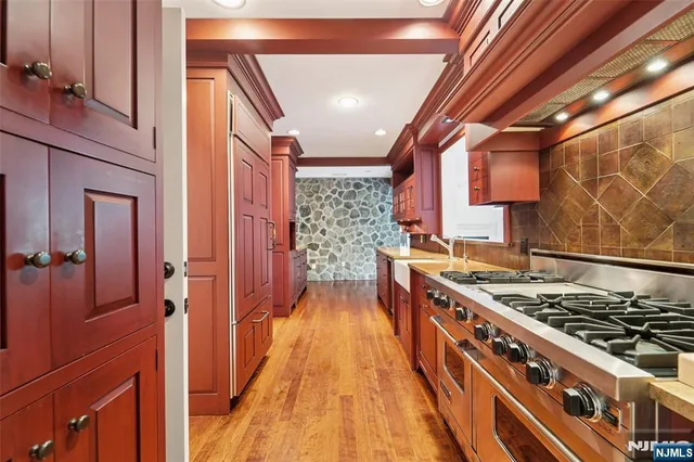 $1,895,000 | 755 West Saddle River Road, Ho-Ho-Kus, NJ 07423