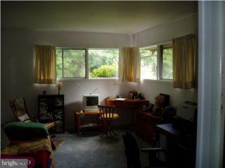 31 Full Turn Road Levittown, PA 19056 - Photo 3 of 6 Gallery Image 3
