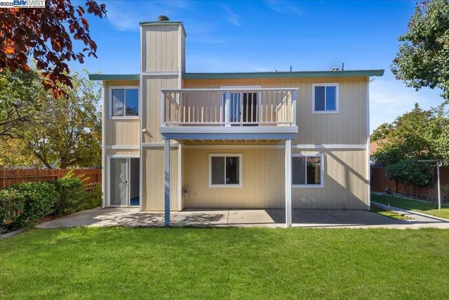 front view of house with a yard
