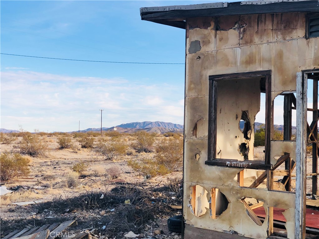 5 Pinto Mountain Road Twentynine Palms, CA 92277 - Photo 5 of 12 a view of water heater room