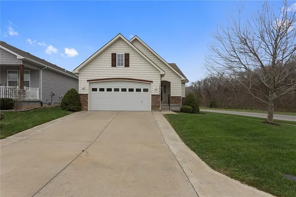 $375,000 | 10946 Whispering Lane, Kansas City, KS 66109
