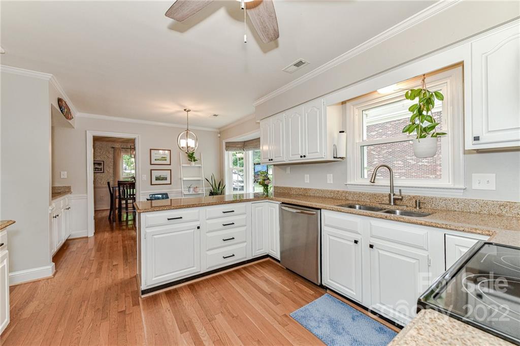 2432 Hamilton Mill Road Charlotte, NC 28270 - Photo 11 of 41 Gallery Image 11