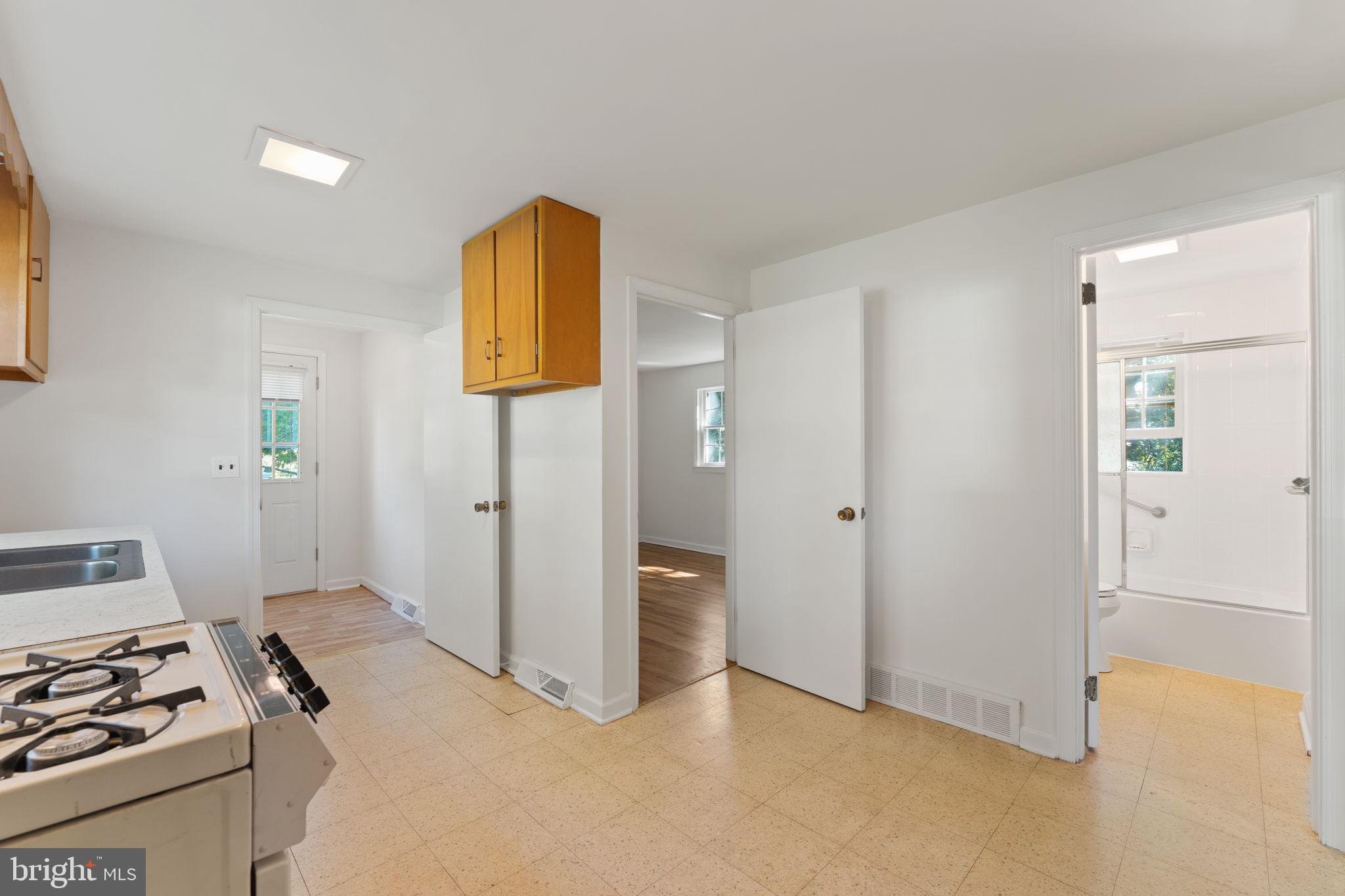 1430 Dublin Road Ambler, PA 19002 - Photo 31 of 38 In-Law Suite Kitchenette