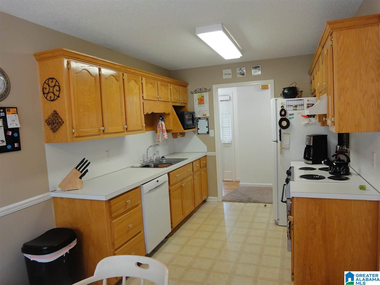138 Cambridge Pointe Circle Alabaster, AL 35007 - Photo 8 of 40