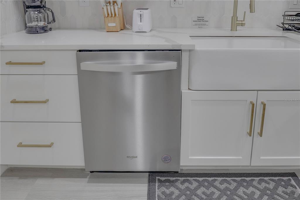 110 Duval Road Winter Haven, FL 33884 - Photo 11 of 25 a close view of cabinet