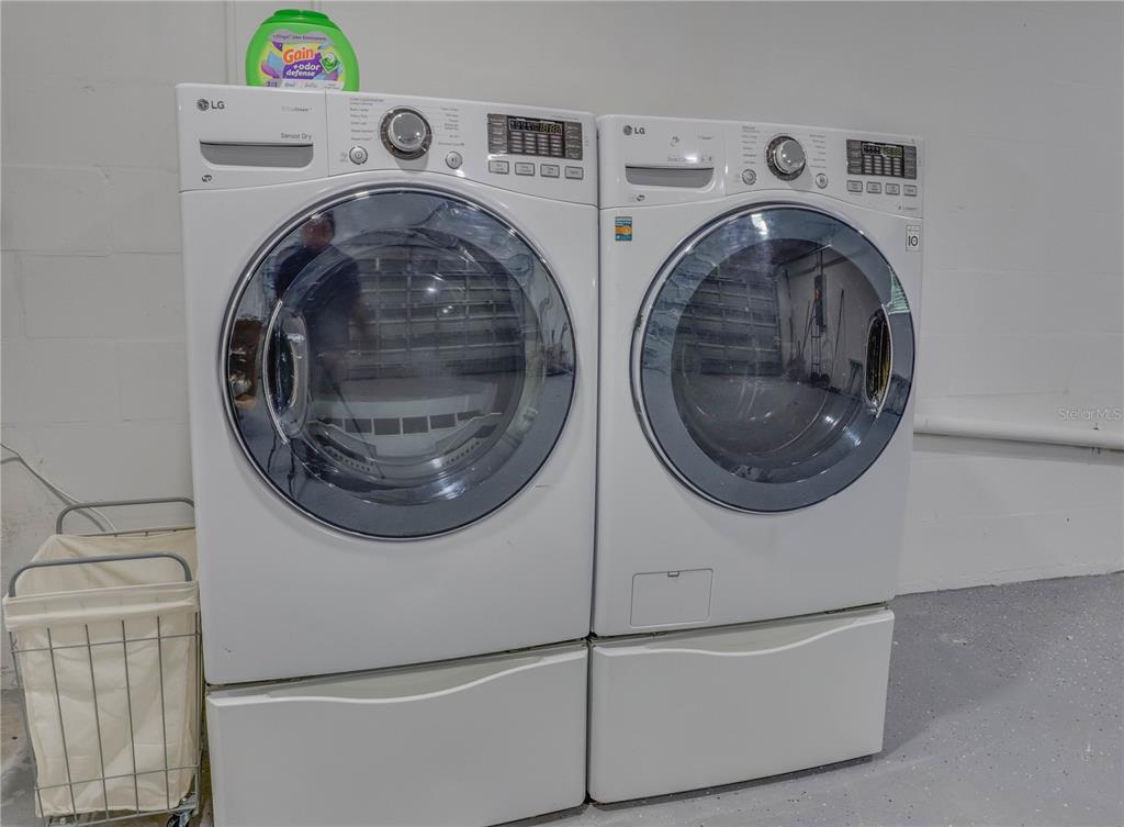 110 Duval Road Winter Haven, FL 33884 - Photo 23 of 25 a utility room with dryer and washer