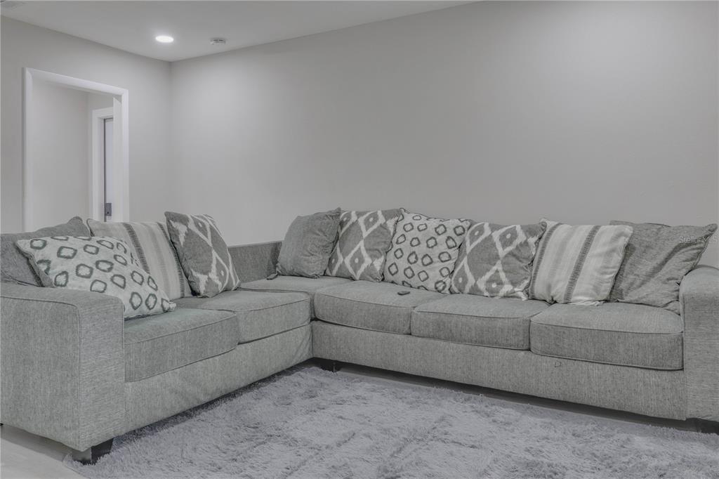 110 Duval Road Winter Haven, FL 33884 - Photo 5 of 25 a living room with furniture and a couch