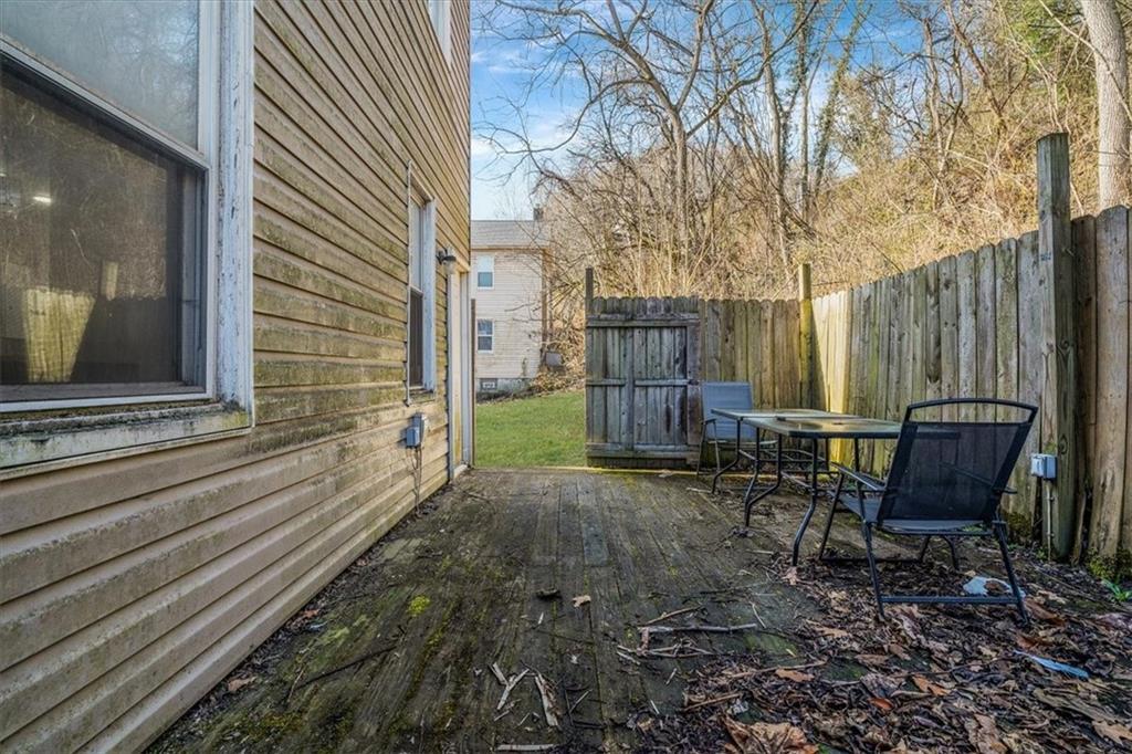 28 Coles Row McKees Rocks, PA 15136 - Photo 18 of 50 Yard