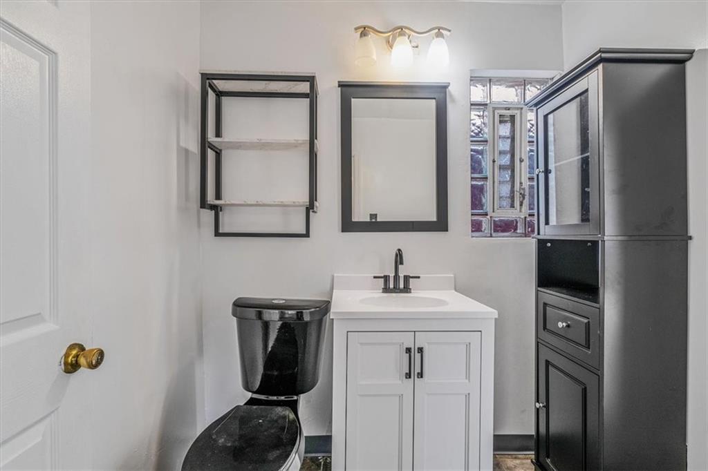 28 Coles Row McKees Rocks, PA 15136 - Photo 25 of 50 Bathroom