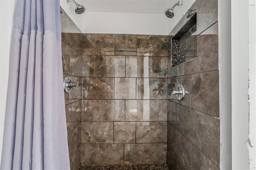 28 Coles Row McKees Rocks, PA 15136 - Photo 28 of 50 Bathroom