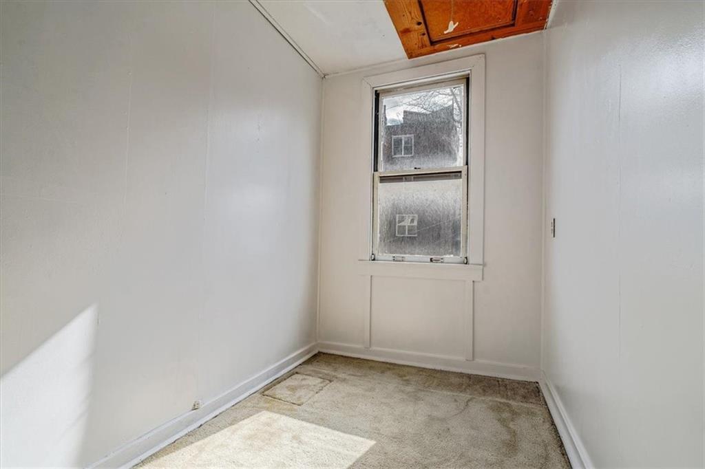 28 Coles Row McKees Rocks, PA 15136 - Photo 29 of 50 Walk In Closet