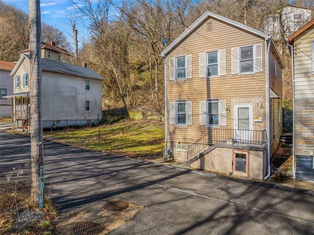 28 Coles Row McKees Rocks, PA 15136 - Photo 43 of 50 Front