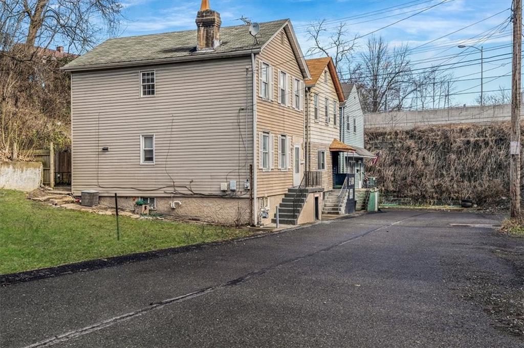 28 Coles Row McKees Rocks, PA 15136 - Photo 48 of 50 Side View