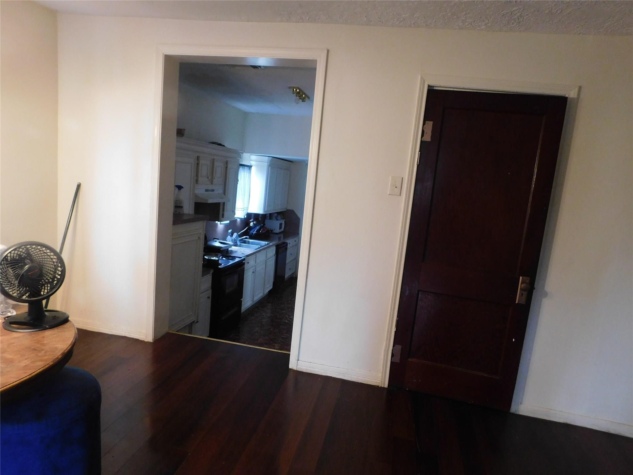 20661 Cochran Road Prairie View, TX 77445 - Photo 7 of 8 a view of a kitchen from the hallway