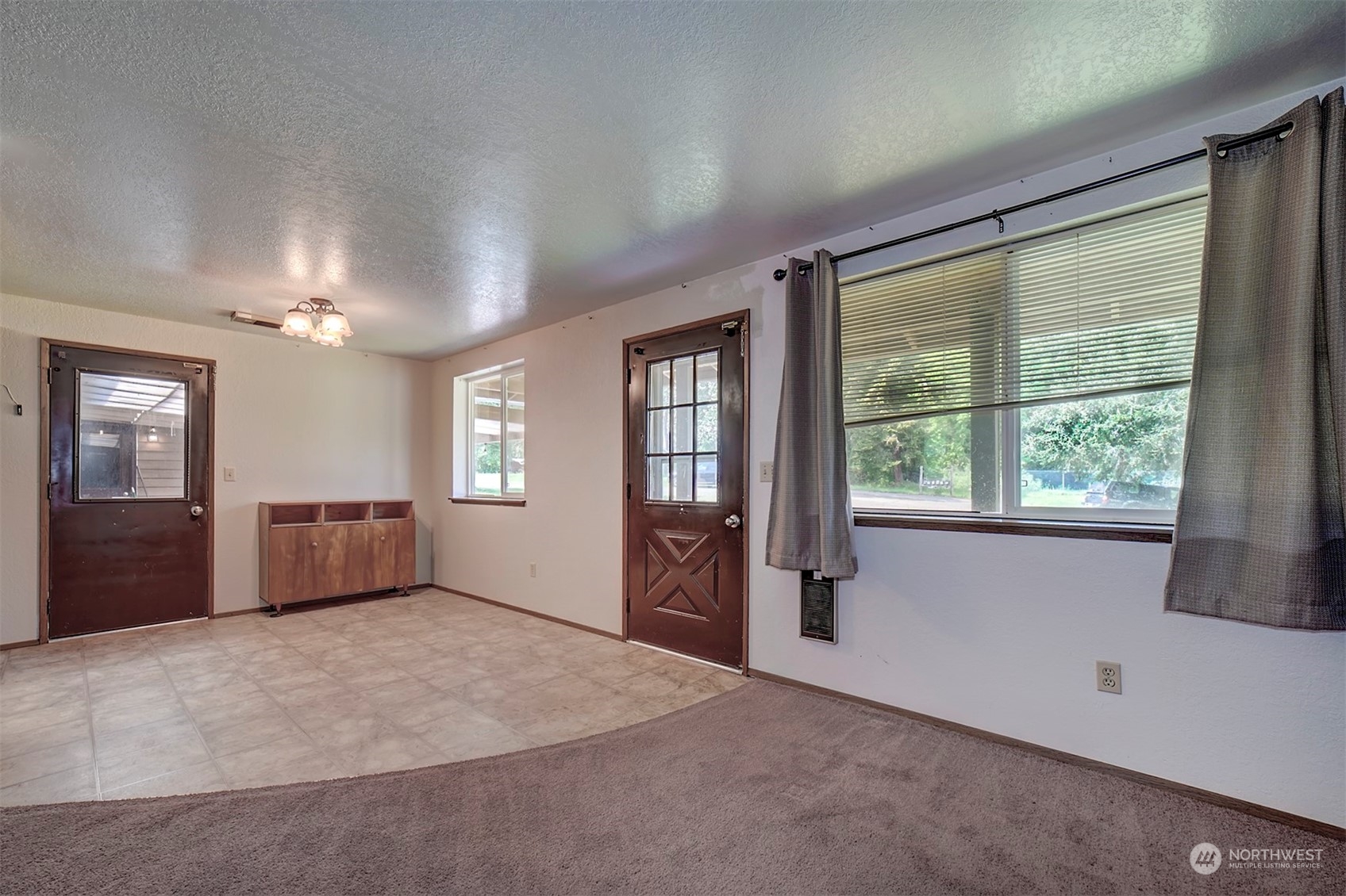 7615 Illahee Road Northeast Bremerton, WA 98311 - Photo 4 of 23 an empty room with windows and closet