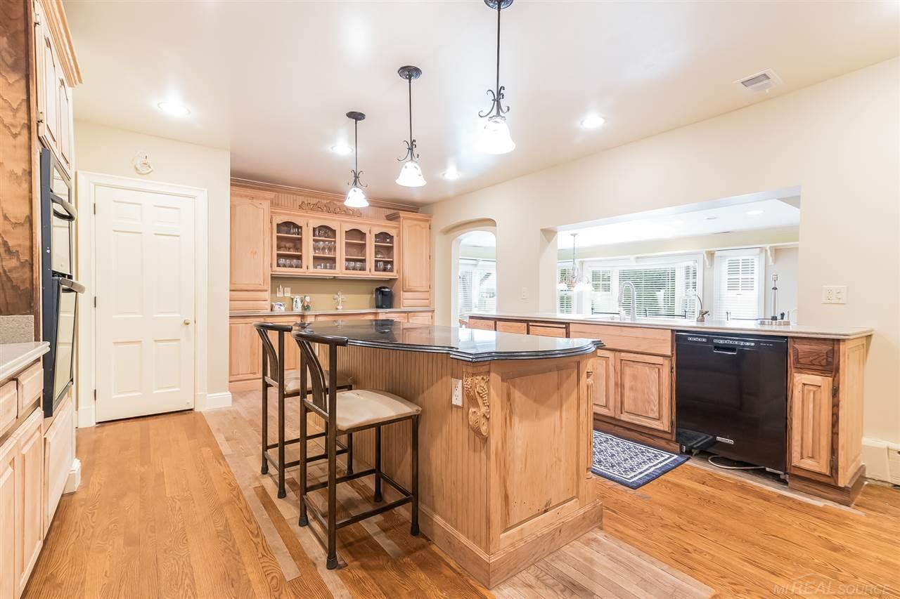 621 South Oxford Road Grosse Pointe Woods, MI 48236 - Photo 16 of 57