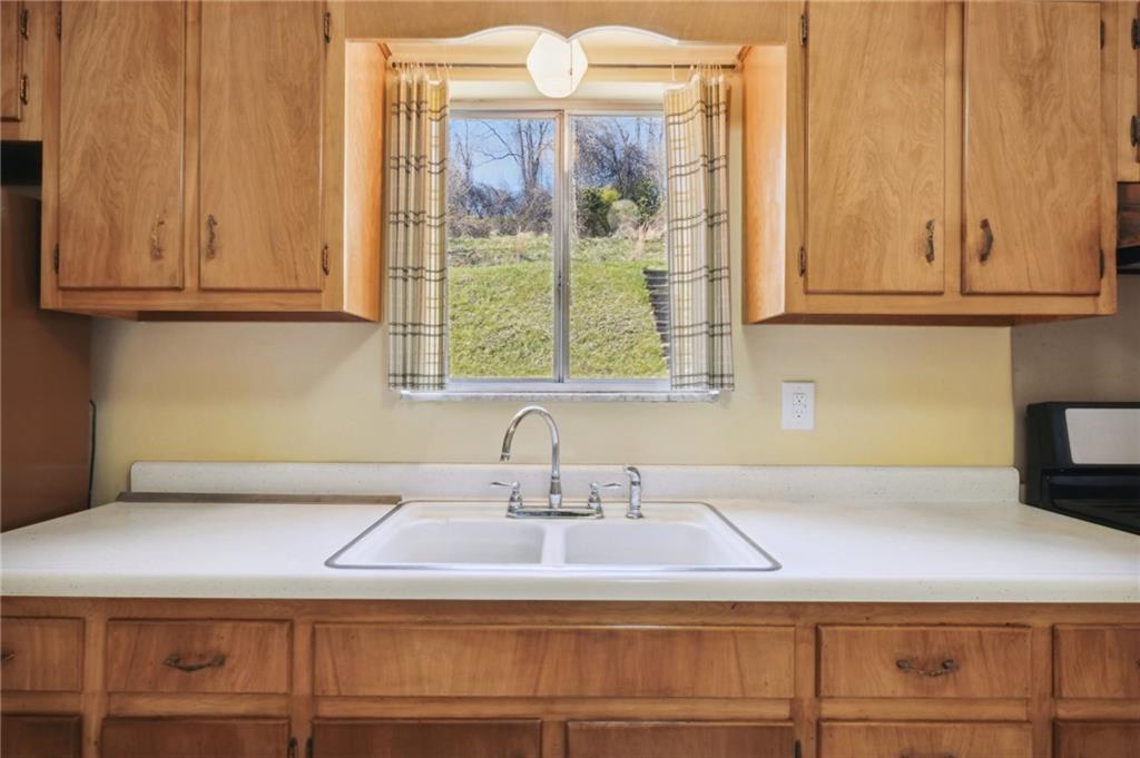 6273 Poketa Road Verona, PA 15147 - Photo 11 of 27 Gallery Image 11