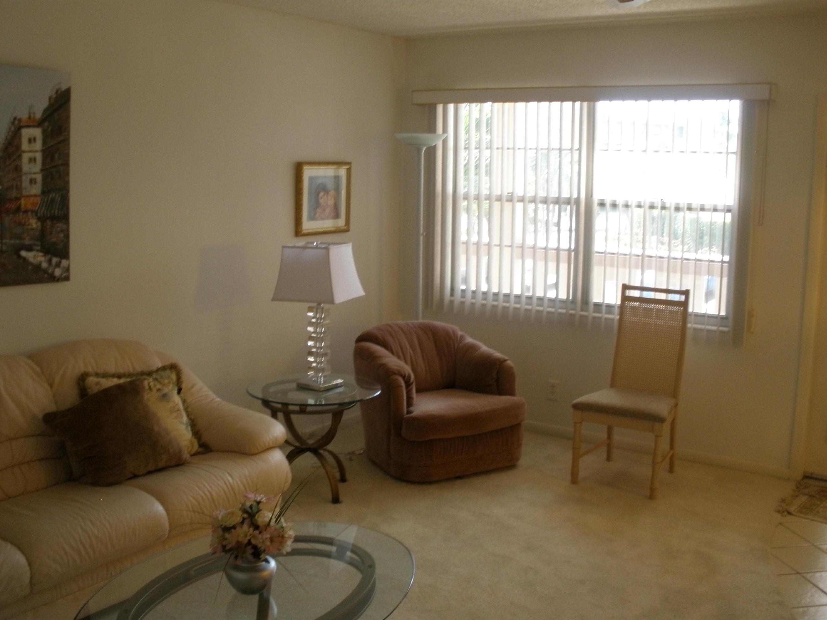 2027 Guildford East, Unit 2027 Boca Raton, FL 33434 - Photo 7 of 17 Living Area