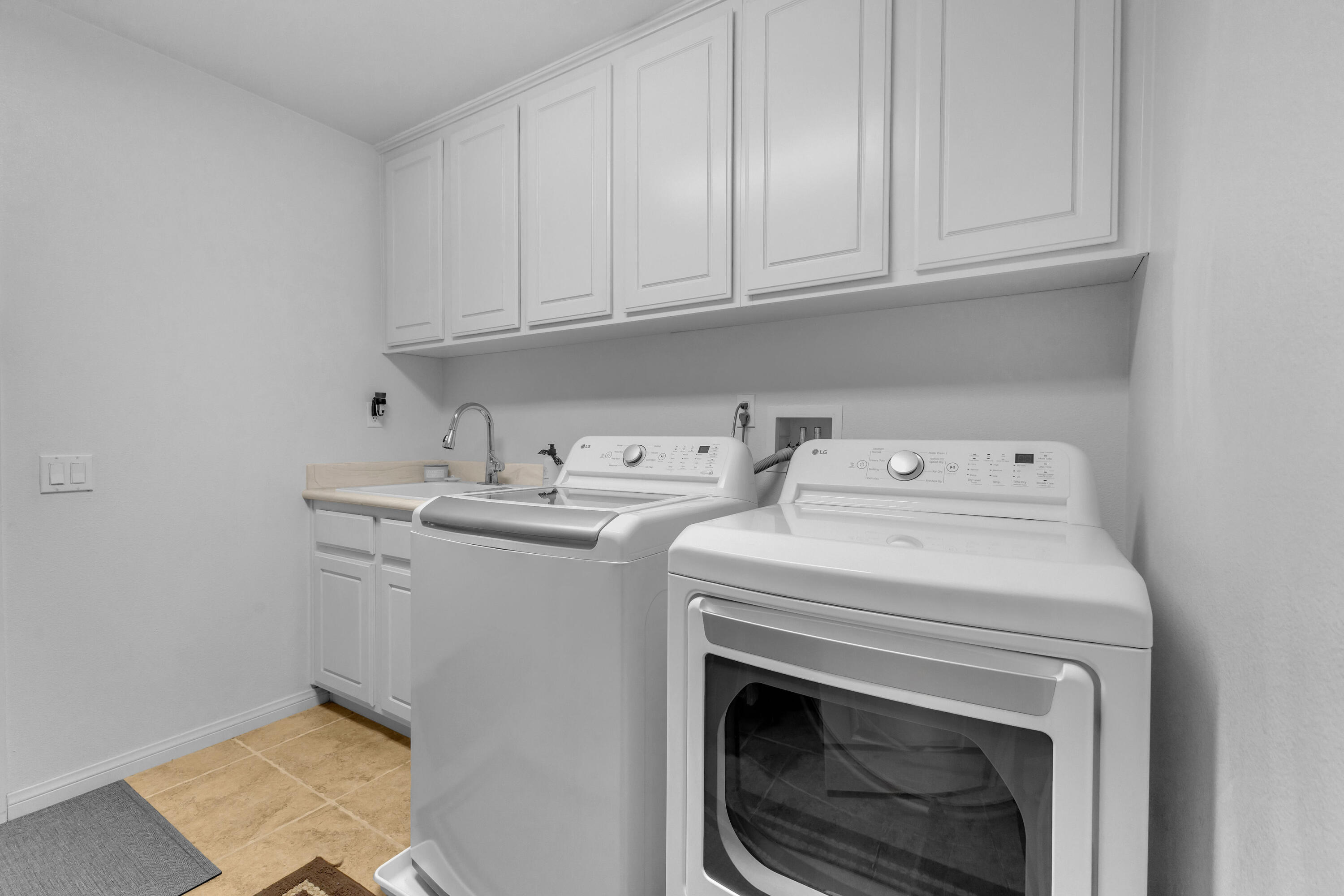 73268 Azure Rain, Unit 102 Palm Desert, CA 92211 - Photo 7 of 44 a utility room with dryer and washer