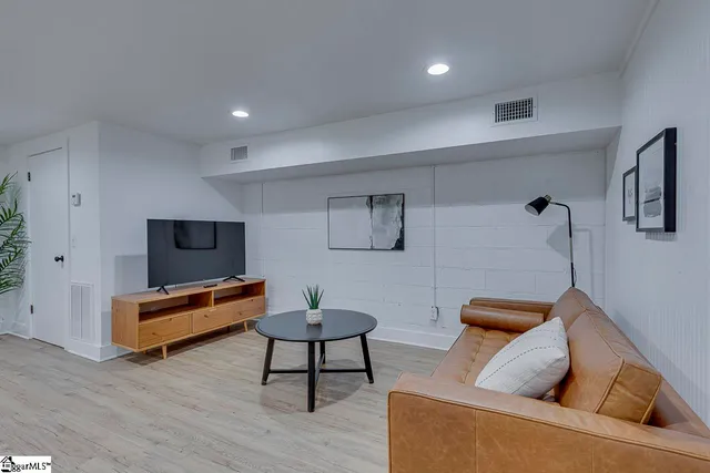 $349,900 | 1126 N Highway, Travelers Rest, SC 29690