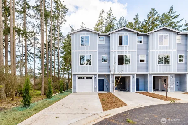 $465,000 | 945 Northwest Heller Street, Unit C2, Oak Harbor, WA 98277