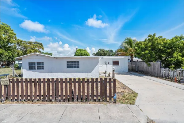$2,250 | 236 Southwest 14th Street, Dania Beach, FL 33004