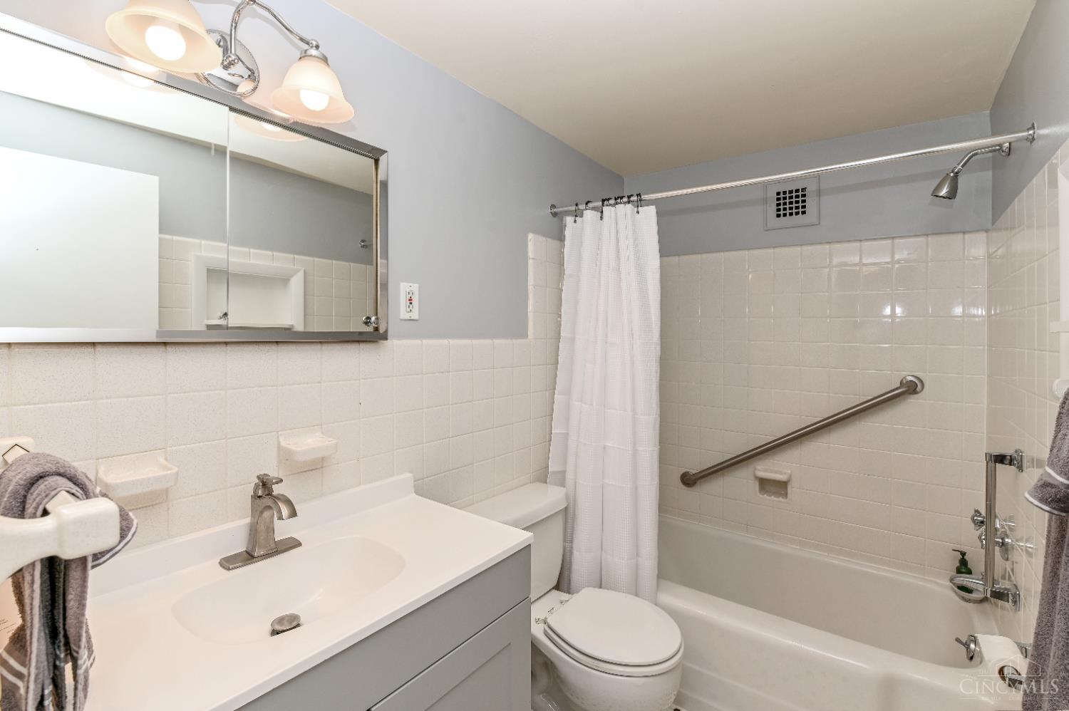 2324 Madison Road, Unit 209 Cincinnati, OH 45208 - Photo 17 of 36 Gallery Image 17