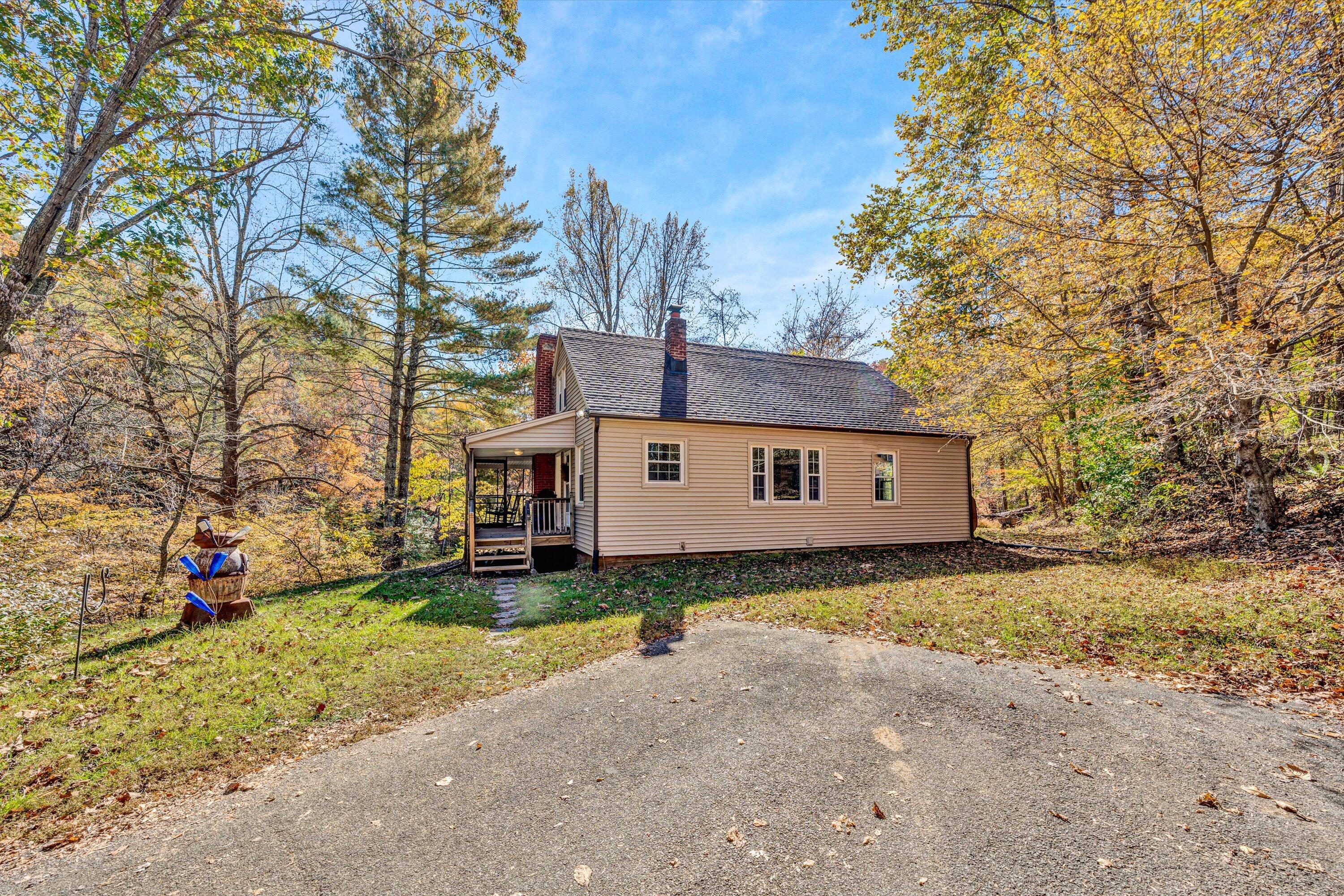 2131 Naff Road Boones Mill, VA 24065 - Photo 12 of 24 03-102520240061