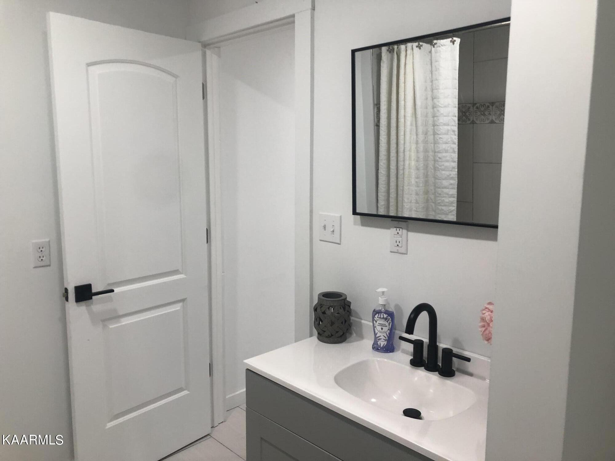 4830 East Emory Road Knoxville, TN 37938 - Photo 12 of 19 Full bath