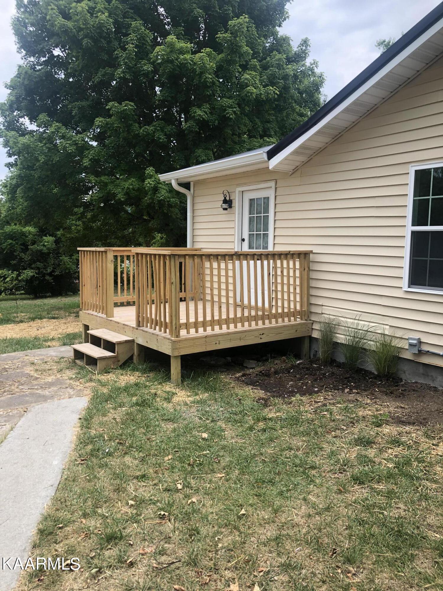 4830 East Emory Road Knoxville, TN 37938 - Photo 16 of 19 side deck