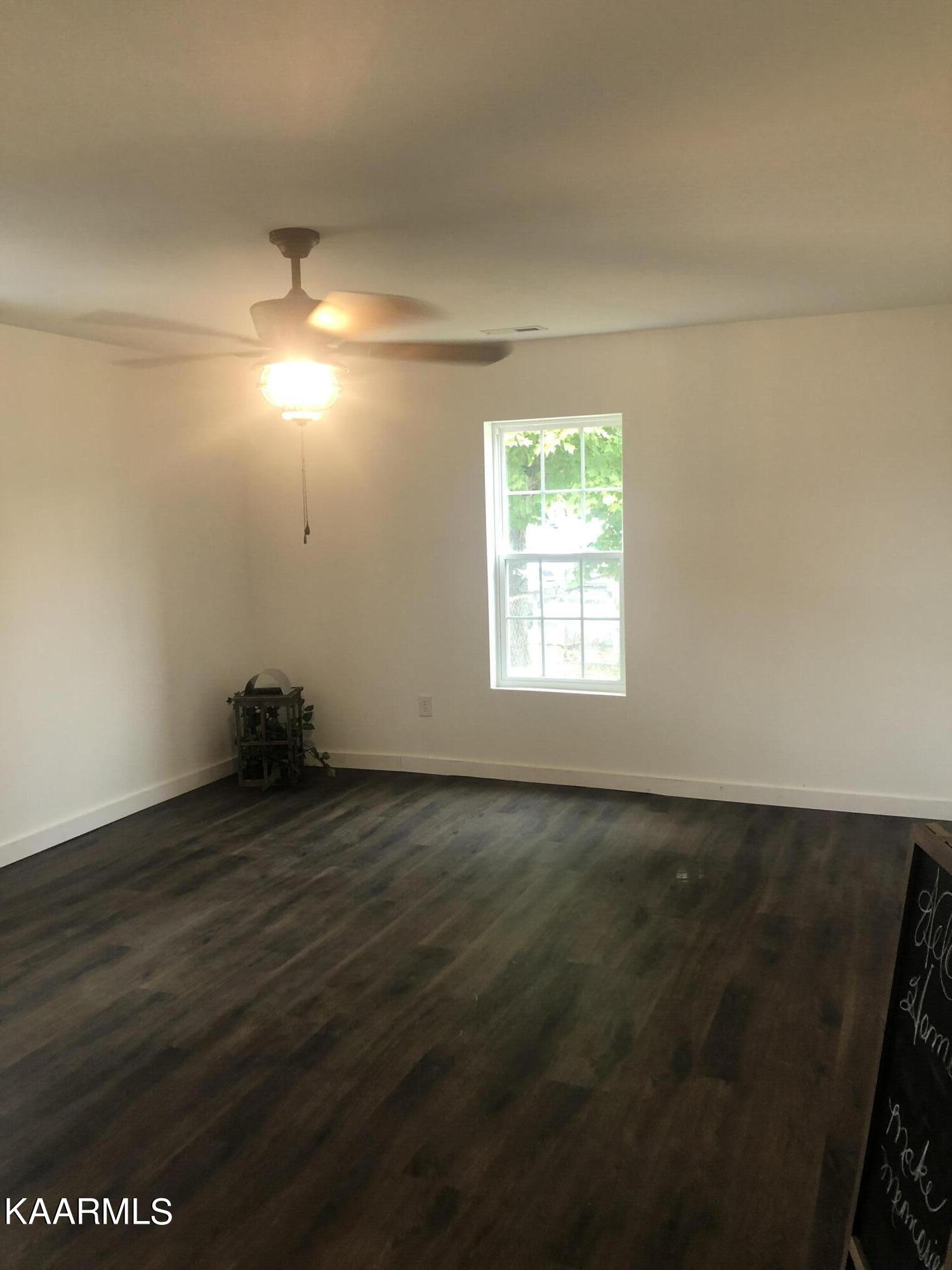 4830 East Emory Road Knoxville, TN 37938 - Photo 4 of 19 Living Room