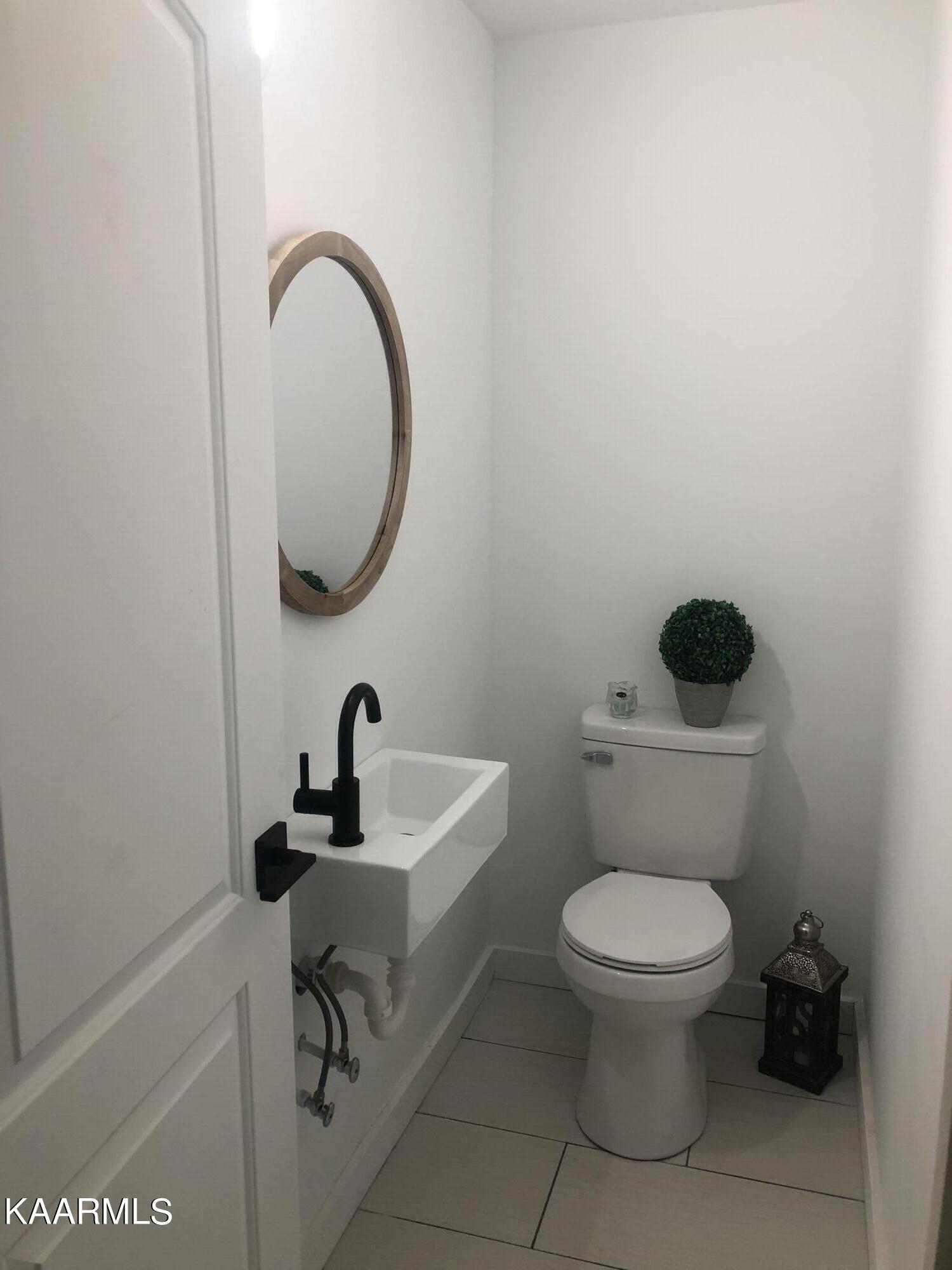 4830 East Emory Road Knoxville, TN 37938 - Photo 8 of 19 half bath