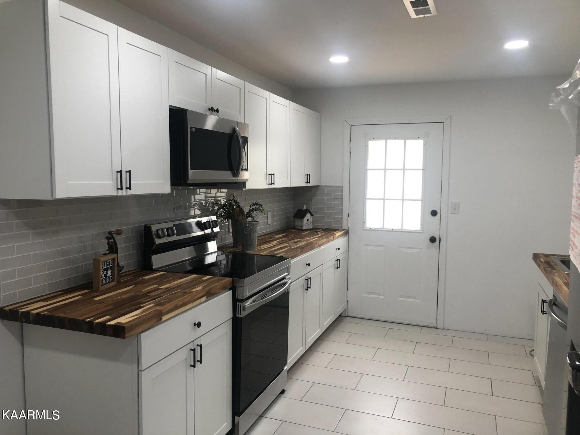 4830 East Emory Road Knoxville, TN 37938 - Photo 10 of 19 Kitchen left side