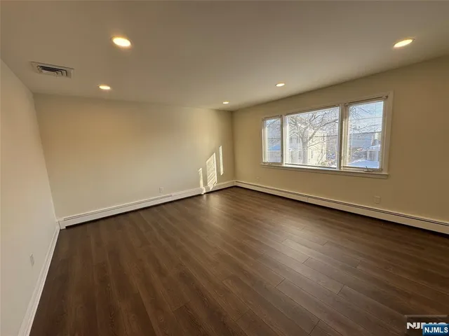 $2,400 | 177 Falmouth Avenue, Elmwood Park, NJ 07407