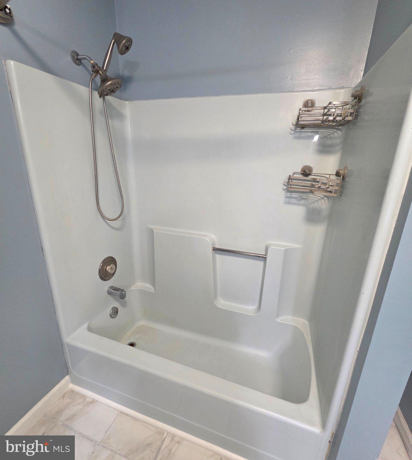 178 Payne Road Winchester, VA 22603 - Photo 22 of 101 6x13 master full bath