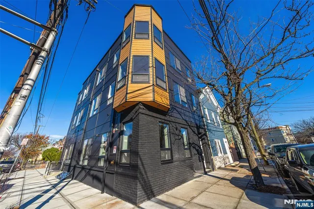 $2,700 | 108 Fleming Avenue, Unit 2B, Newark, NJ 07105