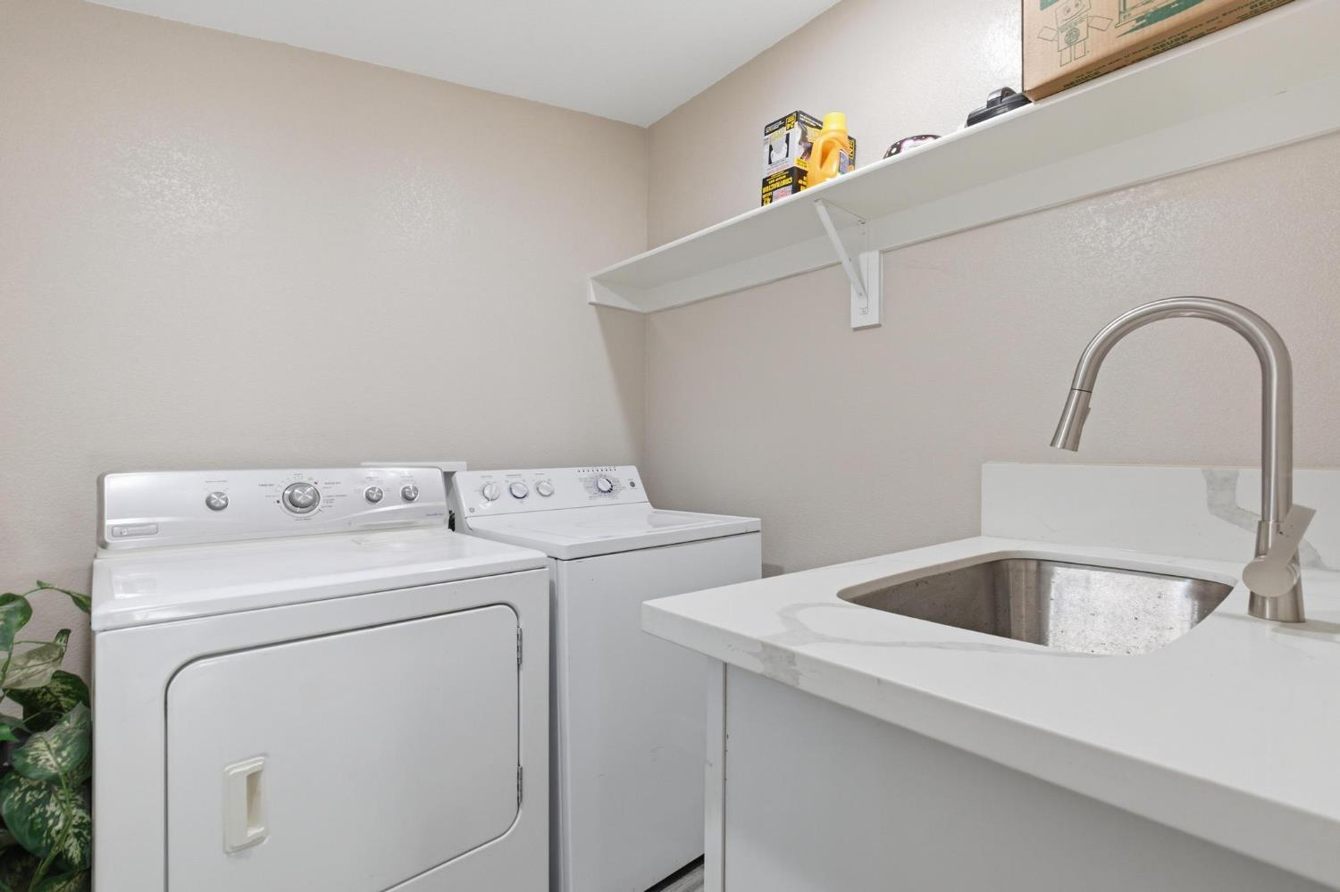 458 Oregon Street Gridley, CA 95948 - Photo 19 of 35 Laundry Room