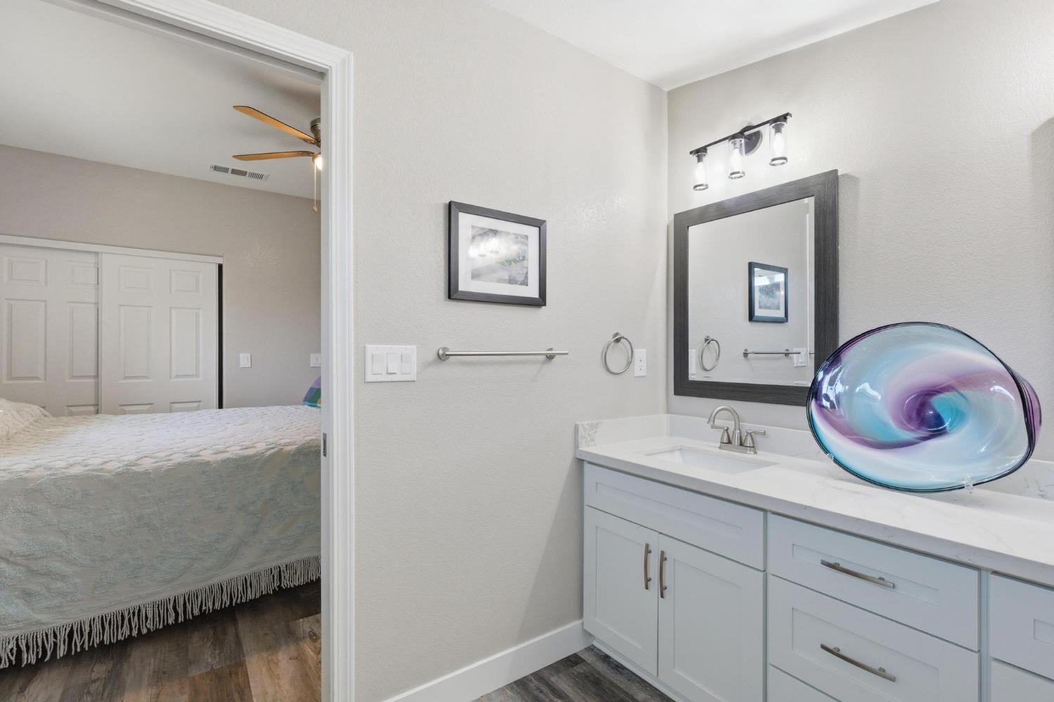 458 Oregon Street Gridley, CA 95948 - Photo 25 of 35 Primary bathroom