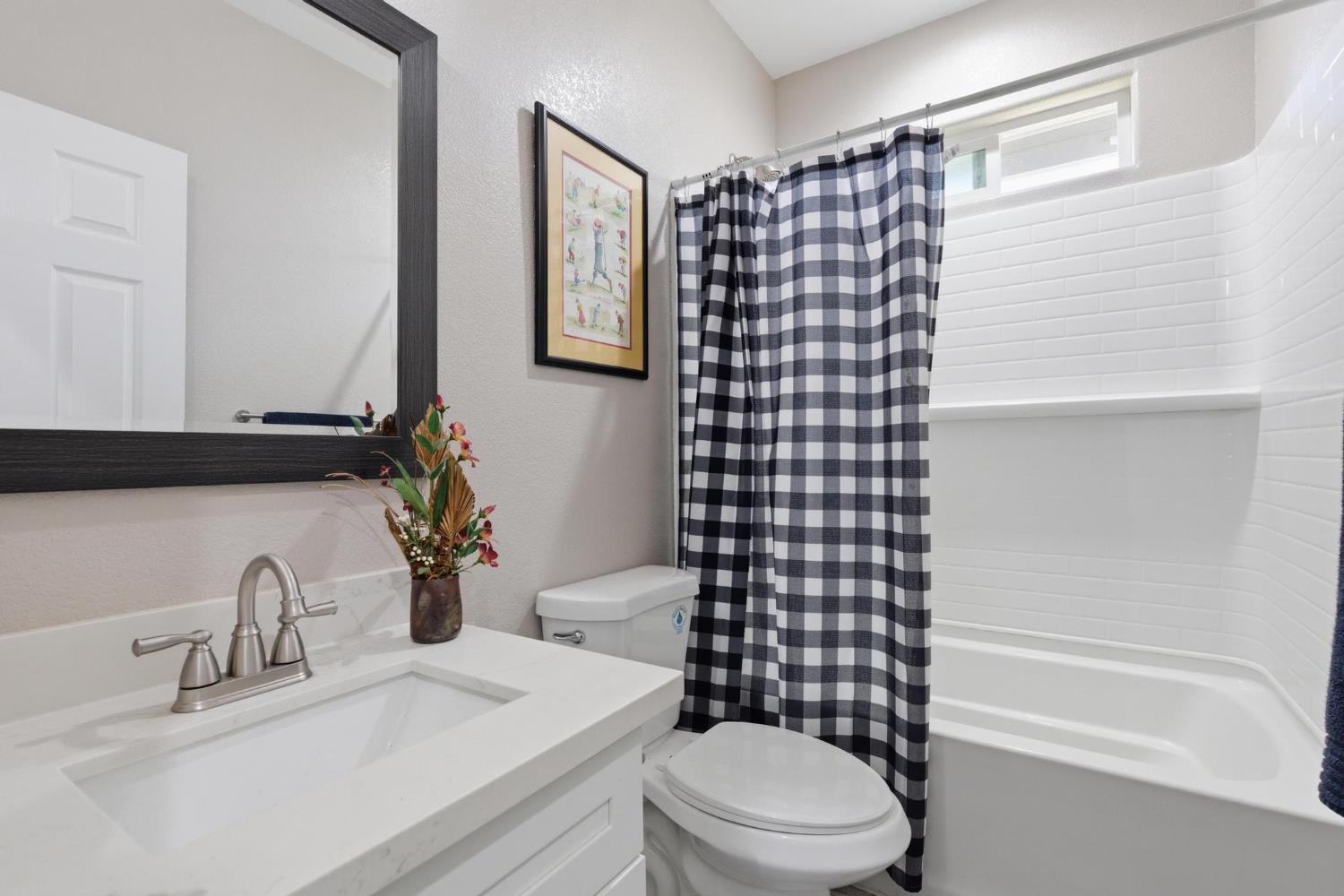 458 Oregon Street Gridley, CA 95948 - Photo 29 of 35 Hall Bathroom