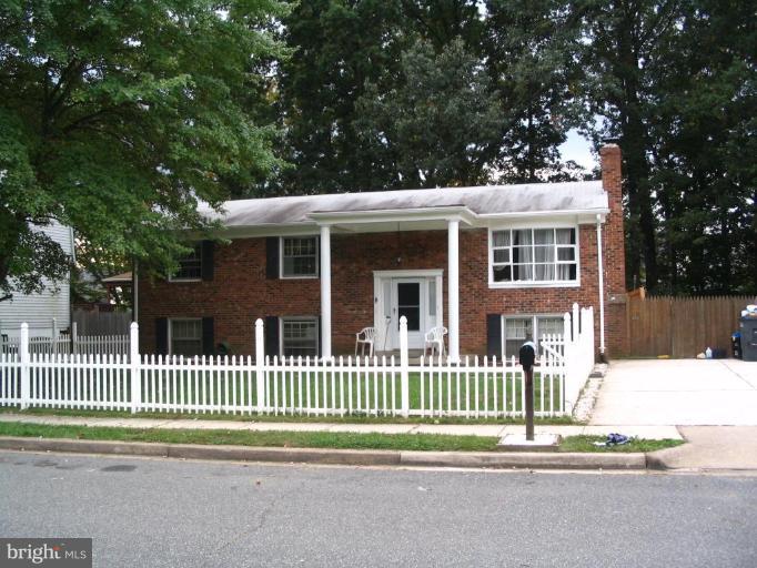 13456 Keytone Road Woodbridge, VA 22193 - Photo 1 of 3 front view of a house with a porch