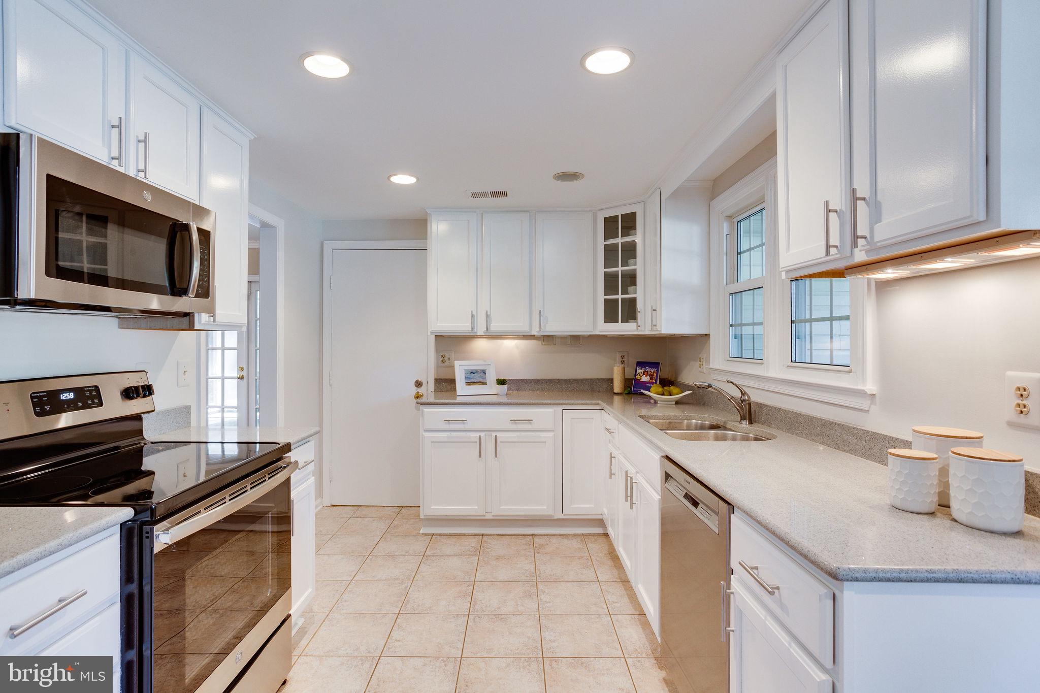 1833 Batten Hollow Road Vienna, VA 22182 - Photo 15 of 52 Updated Kitchen w/granite counters