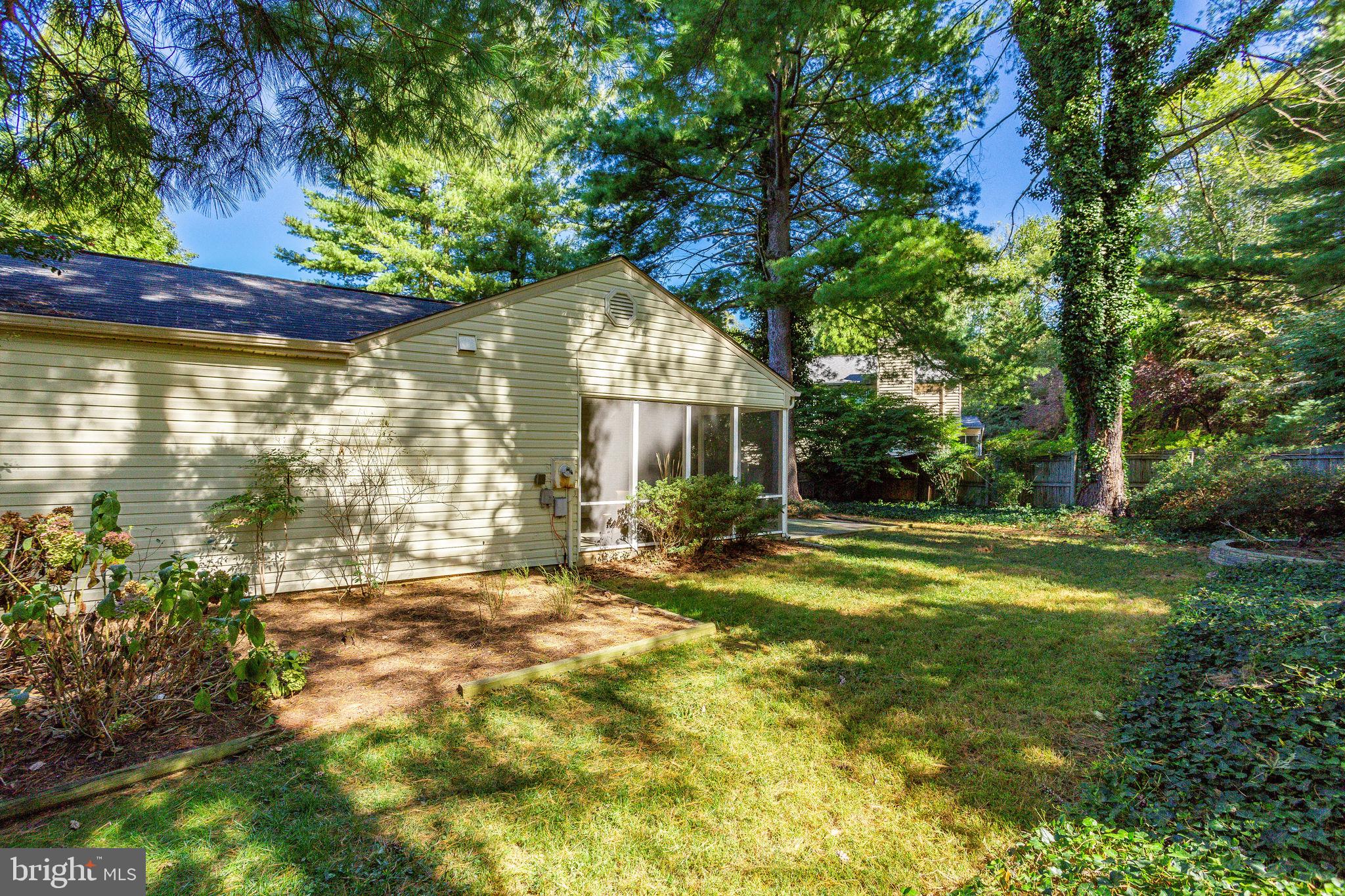 1833 Batten Hollow Road Vienna, VA 22182 - Photo 45 of 52 Exterior