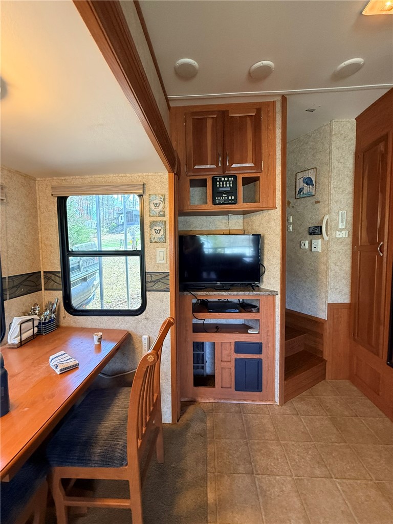 208 Reston Way Westminster, SC 29693 - Photo 12 of 32 This living space offers a comfortable and practical environment for daily living.