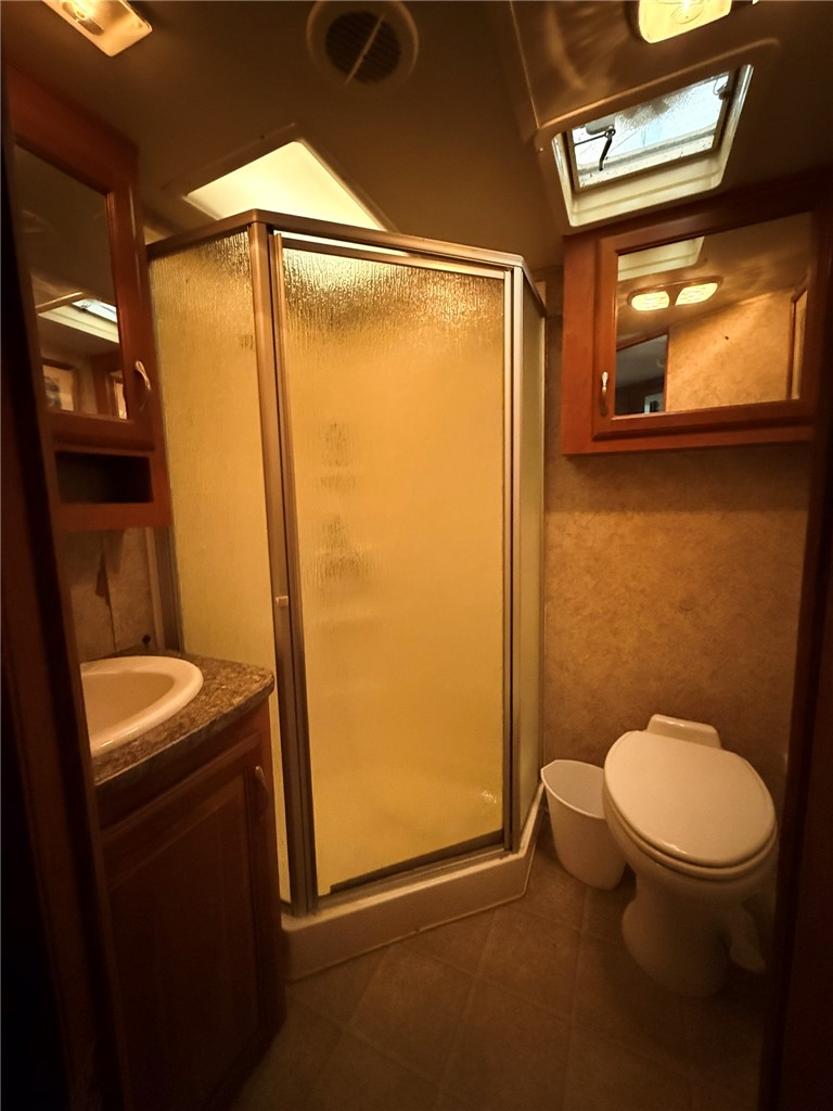 208 Reston Way Westminster, SC 29693 - Photo 13 of 32 This bathroom features a compact design with functional amenities for comfort.