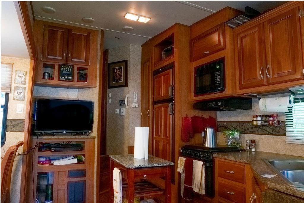 208 Reston Way Westminster, SC 29693 - Photo 10 of 32 The galley kitchen provides a functional layout, making meal preparation easy and efficient.