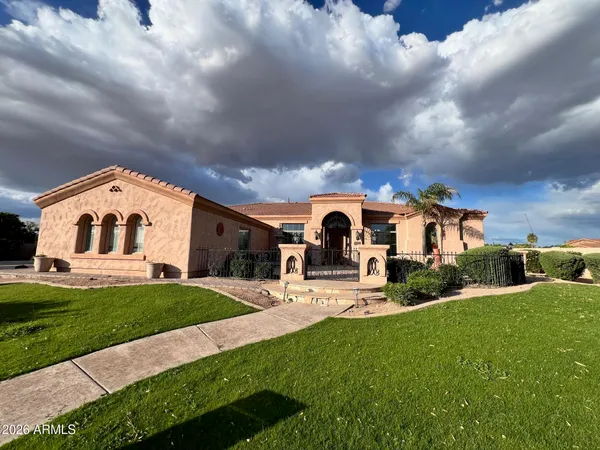 a view of a house with a yard